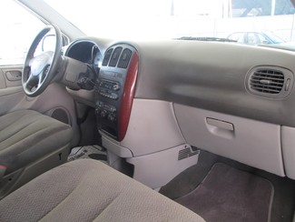 2007 Chrysler Town & Country LX Gardena, California 7